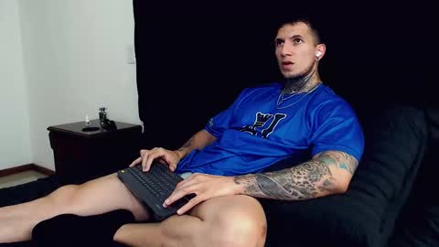 Snapshot of sebastian_muss chatting on 10-02-25, 08:49 Sebastian online show from 10-02-25, 08:49