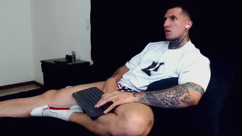 Snapshot of sebastian_muss chatting on 10-06-25, 10:18 Sebastian online show from 10-06-25, 10:18