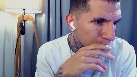 Snapshot of sebastian_muss chatting on 10-10-25, 05:34 Sebastian online show from 10-10-25, 05:34