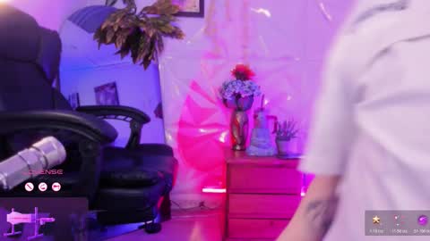     .  INDEPENDENT MODEL online show from 02-18-26, 07:32