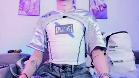     .  INDEPENDENT MODEL online show from 03-01-26, 04:31