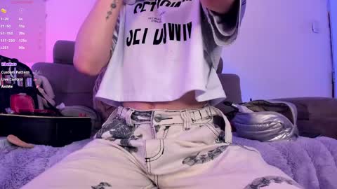     .  INDEPENDENT MODEL online show from 03-08-26, 01:37