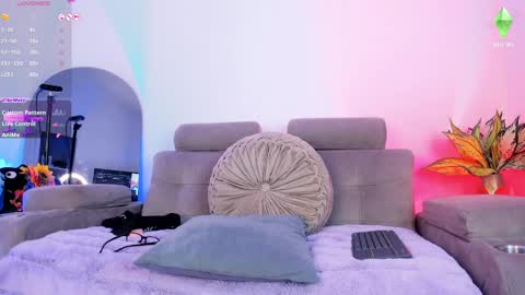     .  INDEPENDENT MODEL online show from 04-07-26, 01:11