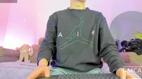     .  INDEPENDENT MODEL online show from 04-13-26, 03:34