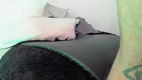 Snapshot of sebastianortizm chatting on 02-09-25, 08:56 Lucian Sinclair online show from 02-09-25, 08:56