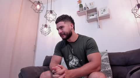 Snapshot of sebastianvilla__ chatting on 01-19-25, 01:01 Instagram jeanpaulfit online show from 01-19-25, 01:01