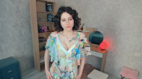 Mia online show from 05-14-26, 07:37