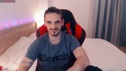 Snapshot of secret_sir chatting on 02-08-25, 03:08 Dean Carter online show from 02-08-25, 03:08