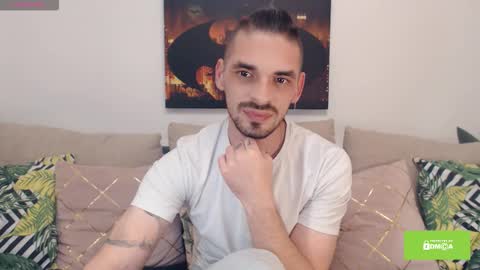 Snapshot of secret_sir chatting on 10-28-25, 12:14 Dean Carter online show from 10-28-25, 12:14