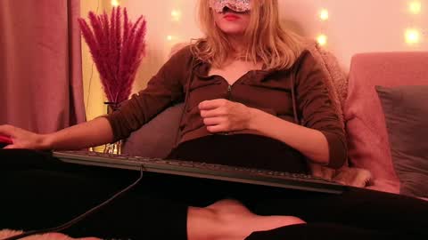 Anni online show from 12-23-24, 10:33