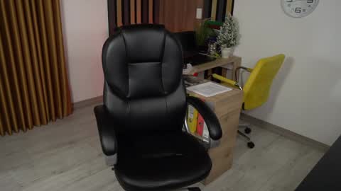 Snapshot of secretary_bj chatting on 01-04-25, 08:05 secretary_bj online show from 01-04-25, 08:05