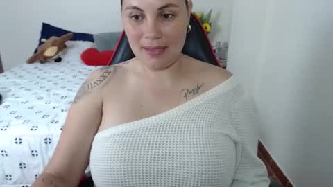 Snapshot of secretdeluxe chatting on 05-13-26, 10:56 Secret Bella online show from 05-13-26, 10:56