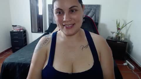 Snapshot of secretdeluxe chatting on 06-07-26, 12:53 Secret Bella online show from 06-07-26, 12:53