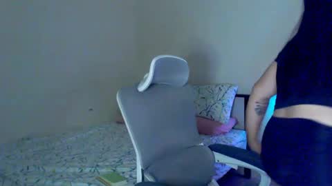 Snapshot of secretlover010101 chatting on 05-16-26, 06:43 MILAN online show from 05-16-26, 06:43
