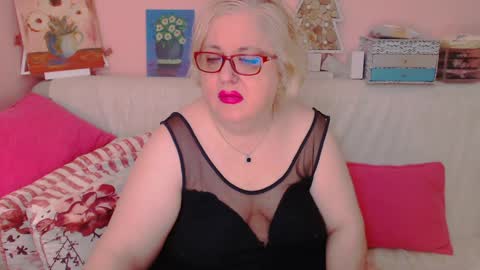 Snapshot of secretloverbbw chatting on 12-19-24, 07:18 Alice online show from 12-19-24, 07:18