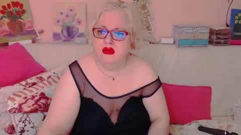 Snapshot of secretloverbbw chatting on 09-19-25, 07:03 Alice online show from 09-19-25, 07:03