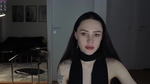 Snapshot of seduced_by_sara chatting on 10-30-25, 09:15 Sara online show from 10-30-25, 09:15