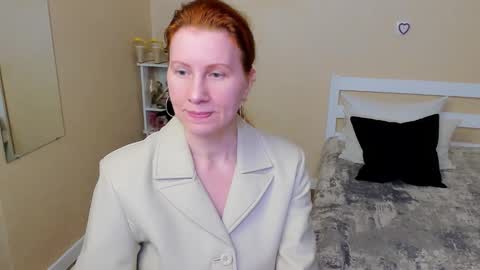 seductive_foxy_ online show from 09-30-25, 03:39