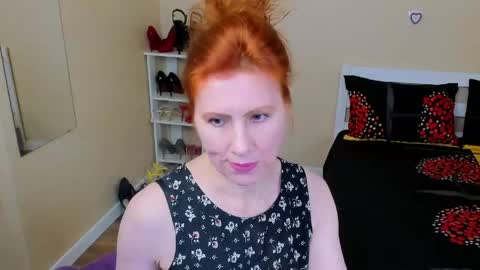 seductive_foxy_ online show from 04-25-26, 11:57