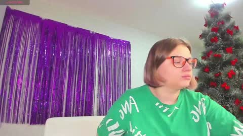 Snapshot of seductive_she_wolf chatting on 12-28-24, 01:28 seductive_she_wolf online show from 12-28-24, 01:28