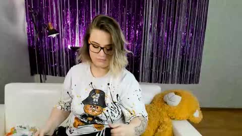 Snapshot of seductive_she_wolf chatting on 03-01-25, 05:31 seductive_she_wolf online show from 03-01-25, 05:31