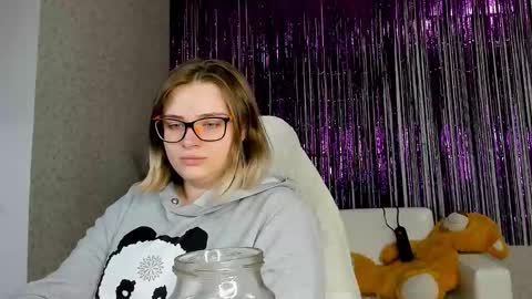 Snapshot of seductive_she_wolf chatting on 03-08-25, 05:11 seductive_she_wolf online show from 03-08-25, 05:11