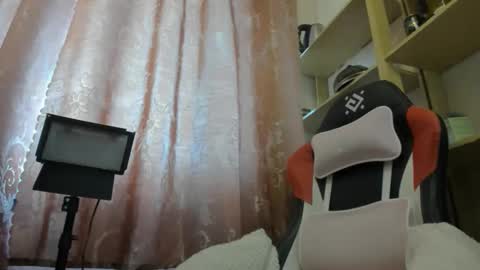 seductive_she_wolf online show from 11-04-25, 12:48