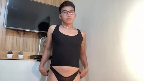 Snapshot of seductive_william chatting on 10-21-25, 05:57 William online show from 10-21-25, 05:57