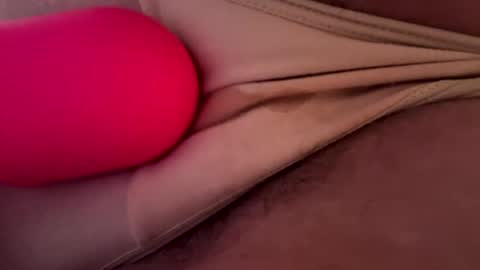 Snapshot of seductivekittydeluxe chatting on 09-23-25, 05:21 seductivekittydeluxe online show from 09-23-25, 05:21