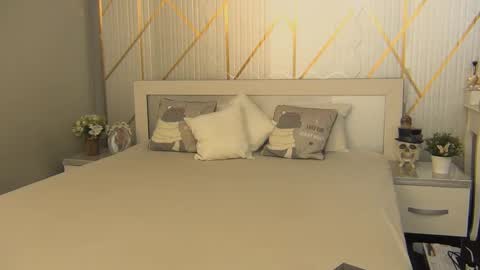 Snapshot of seductivevivien chatting on 11-10-25, 10:58 Vivien online show from 11-10-25, 10:58