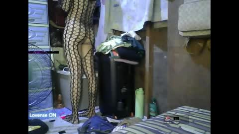 Snapshot of seductress_petite chatting on 03-12-26, 11:11 martha online show from 03-12-26, 11:11