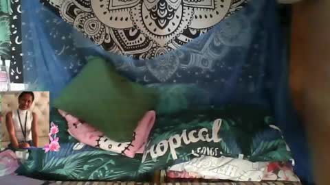 Snapshot of seductress_petite chatting on 04-17-26, 10:35 martha online show from 04-17-26, 10:35