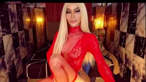 Snapshot of seductresskatarina chatting on 06-18-26, 12:55 KATARINA LUST online show from 06-18-26, 12:55