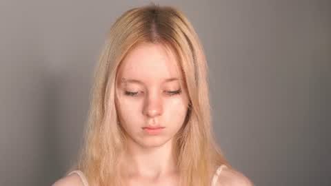 See Its honey bunny  im Lana online show from 06-14-26, 04:31
