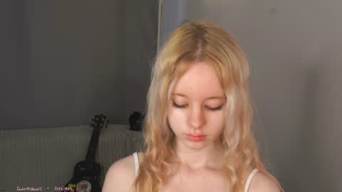 See Its honey bunny  im Lana online show from 06-25-26, 04:22