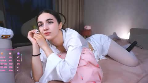 Snapshot of seeeyoubaby chatting on 09-23-25, 04:21 Slavia online show from 09-23-25, 04:21