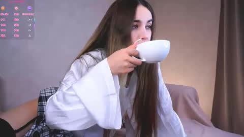 Snapshot of seeeyoubaby chatting on 10-20-25, 04:40 Slavia online show from 10-20-25, 04:40