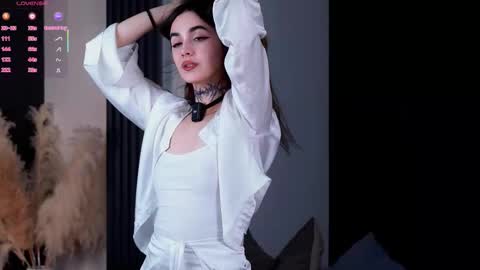 Snapshot of seeeyoubaby chatting on 11-14-25, 02:49 Slavia online show from 11-14-25, 02:49