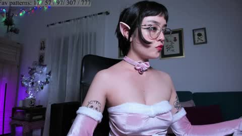 Snapshot of segismunda chatting on 12-25-24, 10:05 Luciana online show from 12-25-24, 10:05