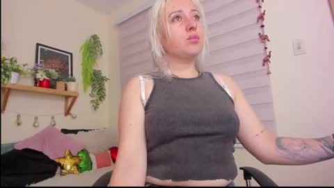 Yeyis  online show from 01-05-25, 05:41