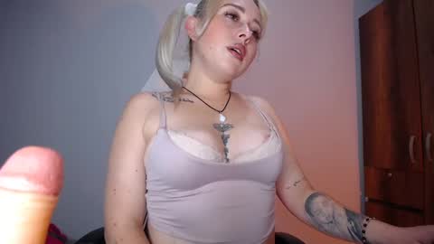 Yeyis  online show from 01-16-25, 02:51