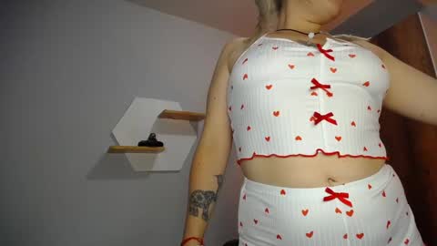 Yeyis  online show from 01-22-25, 04:23