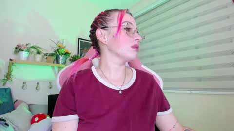 Snapshot of sejmet_5 chatting on 04-08-26, 02:33 Yeyis online show from 04-08-26, 02:33