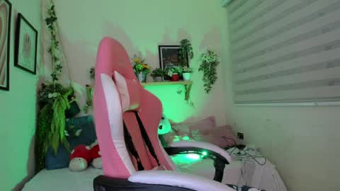 Snapshot of sejmet_5 chatting on 04-09-26, 03:06 Yeyis online show from 04-09-26, 03:06