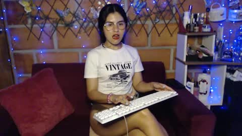 Snapshot of seleena_01 chatting on 09-10-25, 10:54 seleena_01 online show from 09-10-25, 10:54