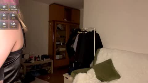 Snapshot of selemine_ chatting on 12-14-25, 06:34 Sophia online show from 12-14-25, 06:34