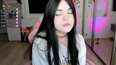 Selena  online show from 12-12-24, 04:59