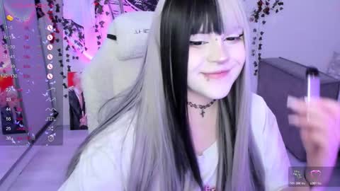 Selena  online show from 11-23-25, 12:05