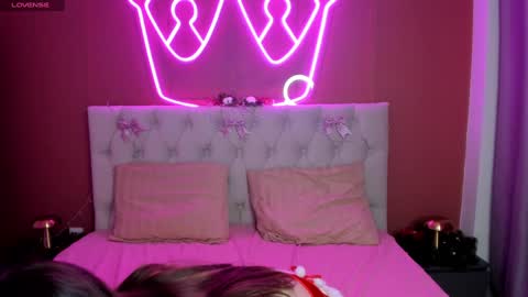 Selena online show from 12-18-24, 11:34