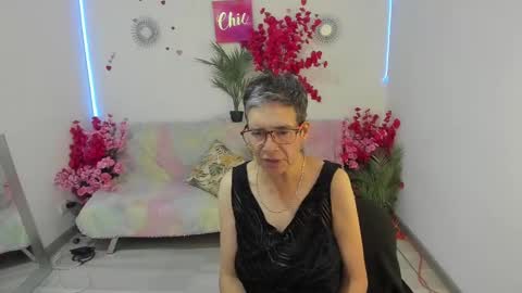 Selena online show from 09-18-25, 11:12